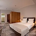 Hotel Lindenhof 4*