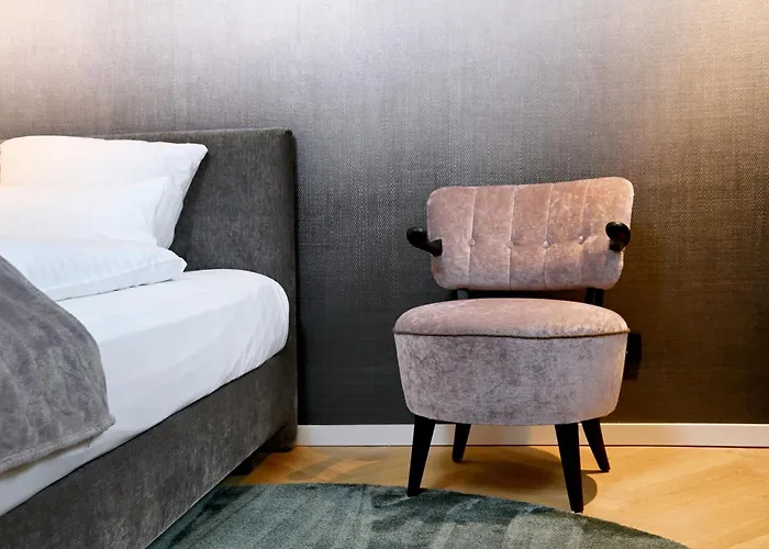 Lindenhof فندق إمستدن