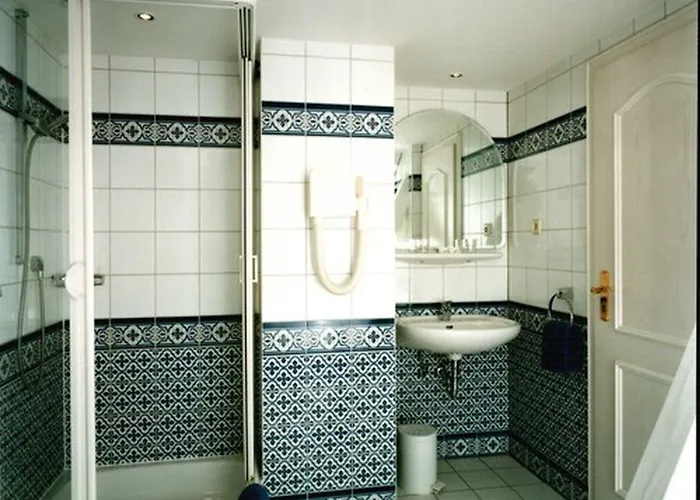 Lindenhof فندق 4*